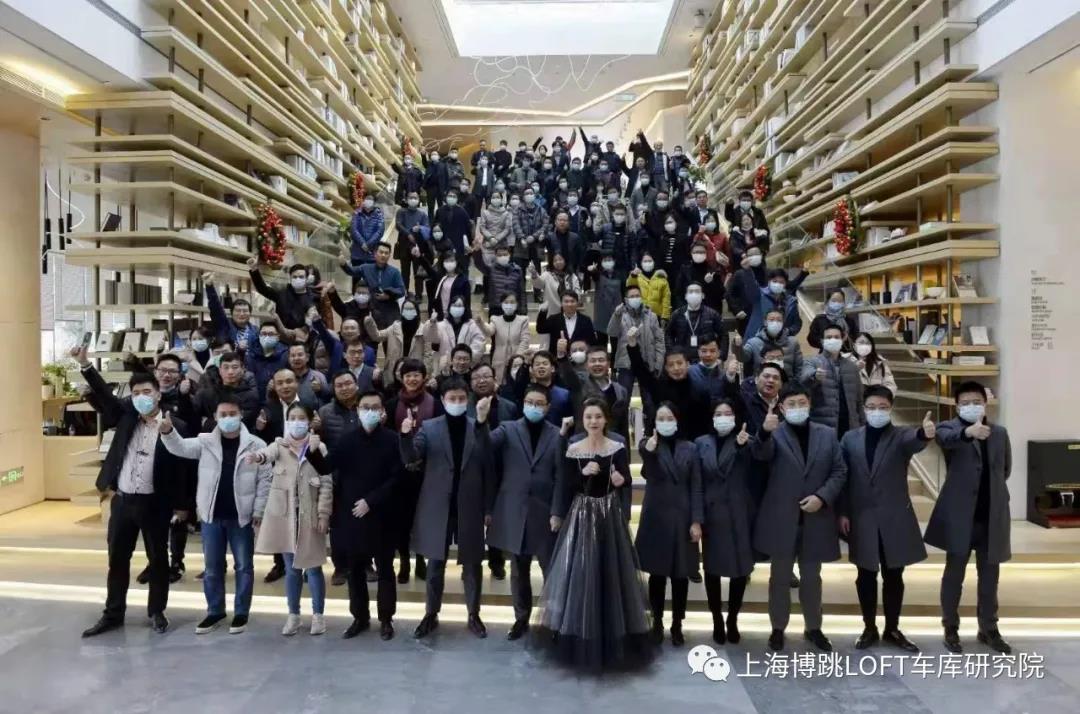 拉萨全国一百多人在华侨城汉口道6号参观研讨LOFT专利车库技术！